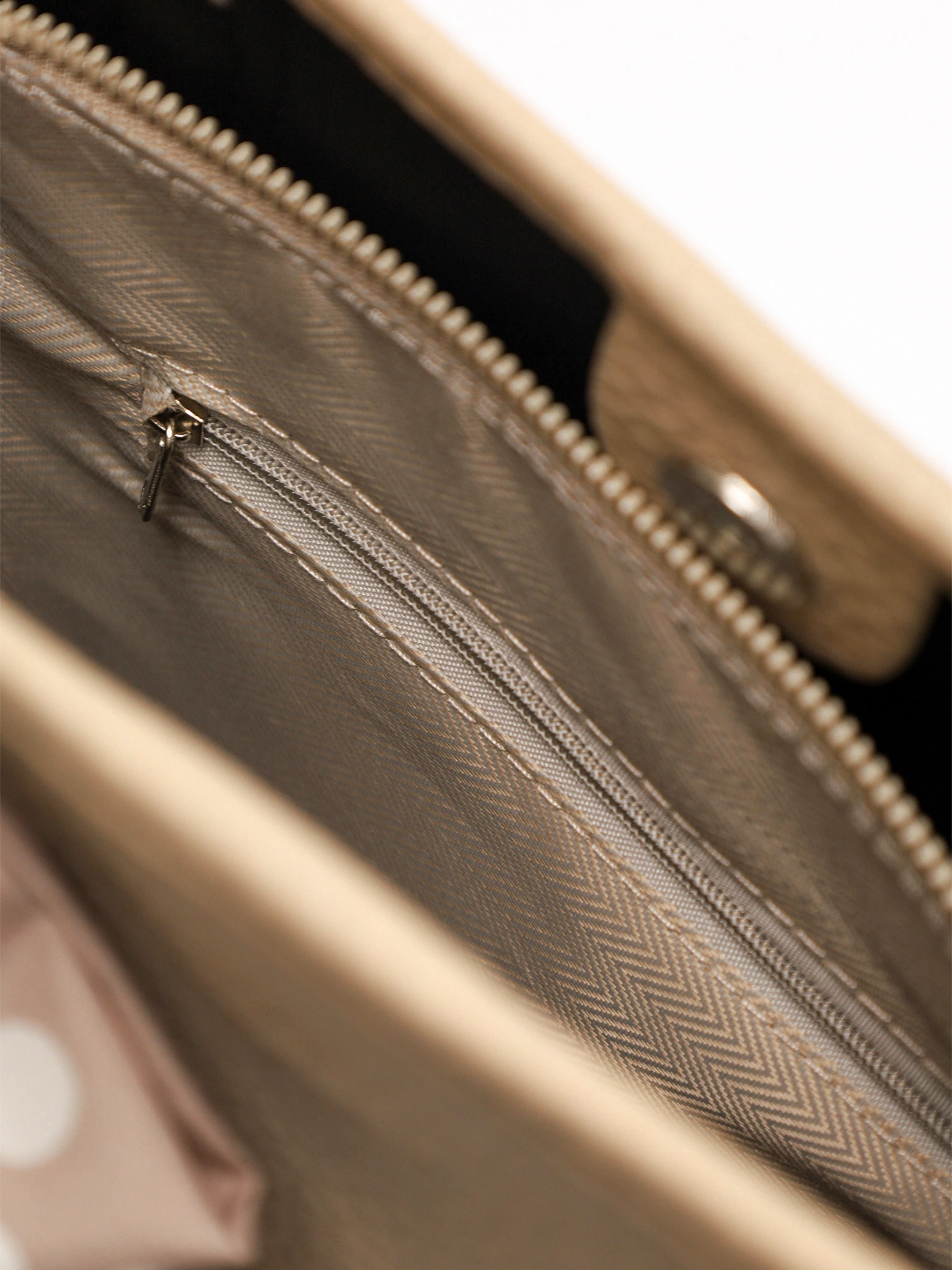 Сумка-тоут со стяжками по бокам и декоративным платком в ассортименте